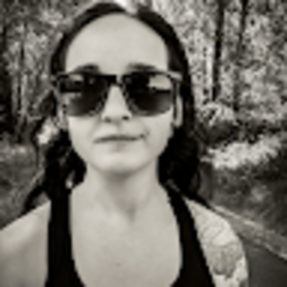 Meet your Posher, Alyssa - Picture 1 of 1